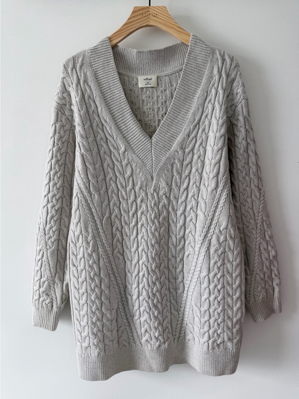 Wilfred Aritzia 100% Merino Wool Cable Knit Sweater Gray Oversized V-Neck XS - Picture 2 of 9